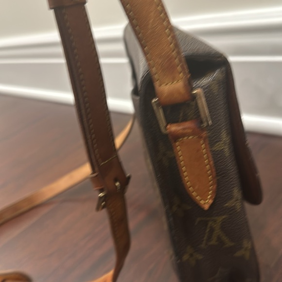 Authentic Louis Vuitton Saint Cloud GM - Picture 3 of 11